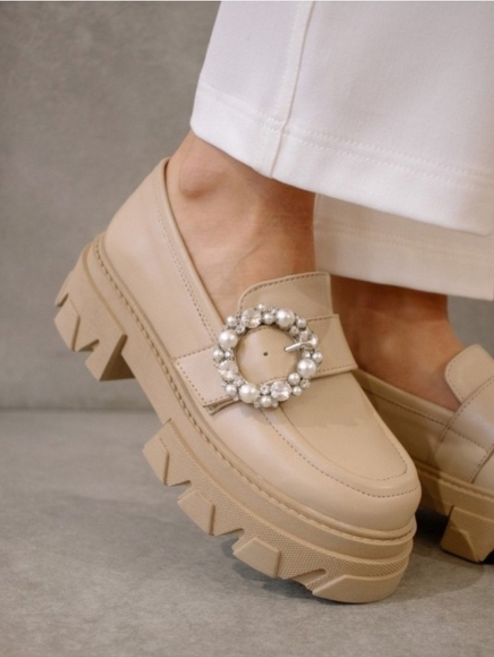 Alohas Trailblazer Leather Chunky Loafers Sz 8 Ivory Beige Crystal Embellished